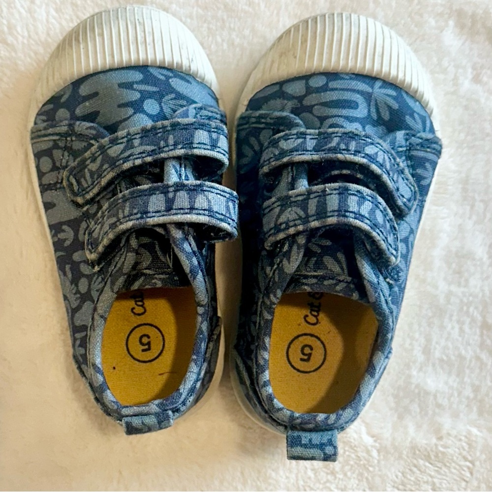 Cat & Jack Blue Dino Patterned Kids Sneakers - Size: 5
